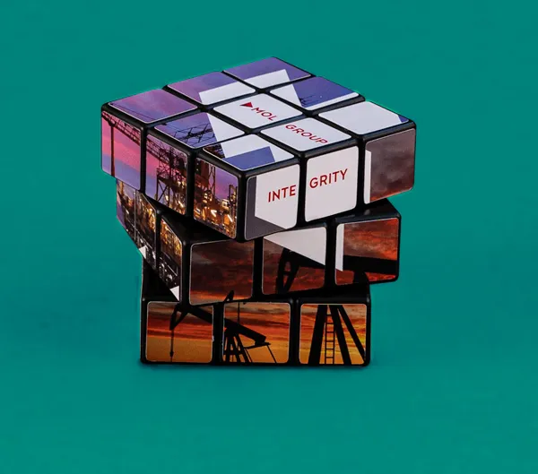Egyedi céges Rubik kocka színes grafikával, kreatív promóciós ajándék