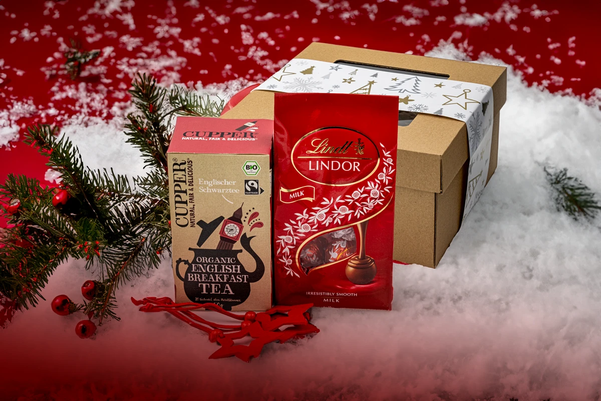 Cupper Original English Breakfast Tea, Lindt Lindor golyó 100 g, 3 db-os filc karácsonyfadísz