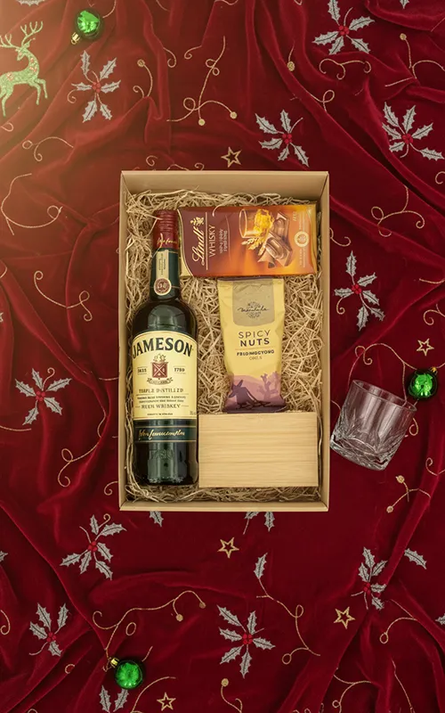 Elegáns karácsonyi ajándékcsomagok üzleti partnereknek, személyre szabott válogatással.