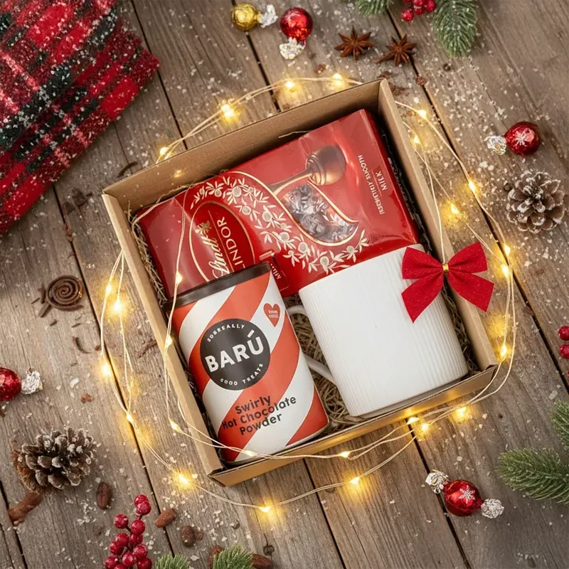 Lindt Lindor tejcsokoládé praliné 137 g, BARÚ Swirly Forró csokoládé por 250g, kerámia bögre bordázott mintával 400 ml.