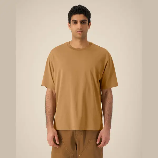 Ikonikus, közepesen vastag uniszex lezser póló