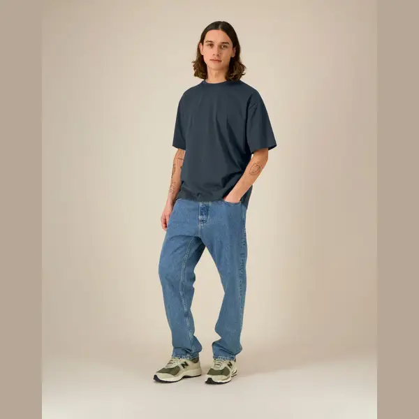 Ikonikus, közepesen vastag, női karcsúsított póló