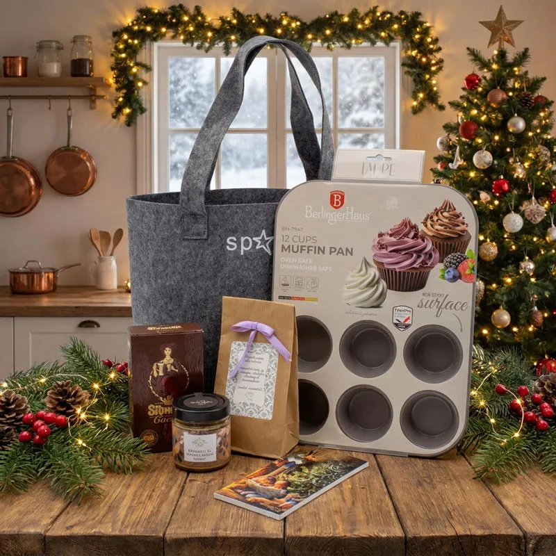 Stühmer kakaópor 100g, Stühmer karácsonyi táblacsoki tej 90g, kávés-sós karamellás mandulakrém 180g, muffin mix, Berlinger Haus 12 csészés muffin sütőforma. RPET filc bevásárlótáskába csomagoljuk. Csak 6-osával rendelhető.